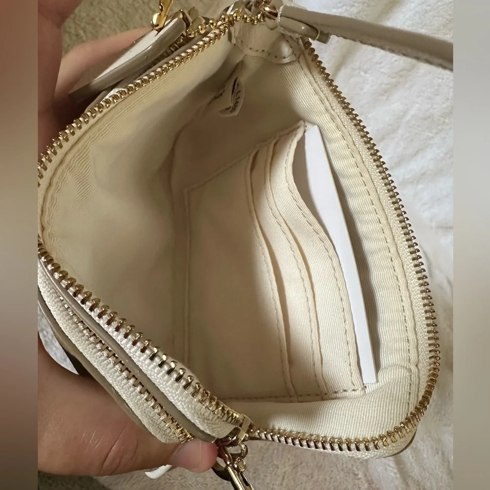 Coach Wristlet. EUC Double Zip Monogram. - Picture 6 of 7